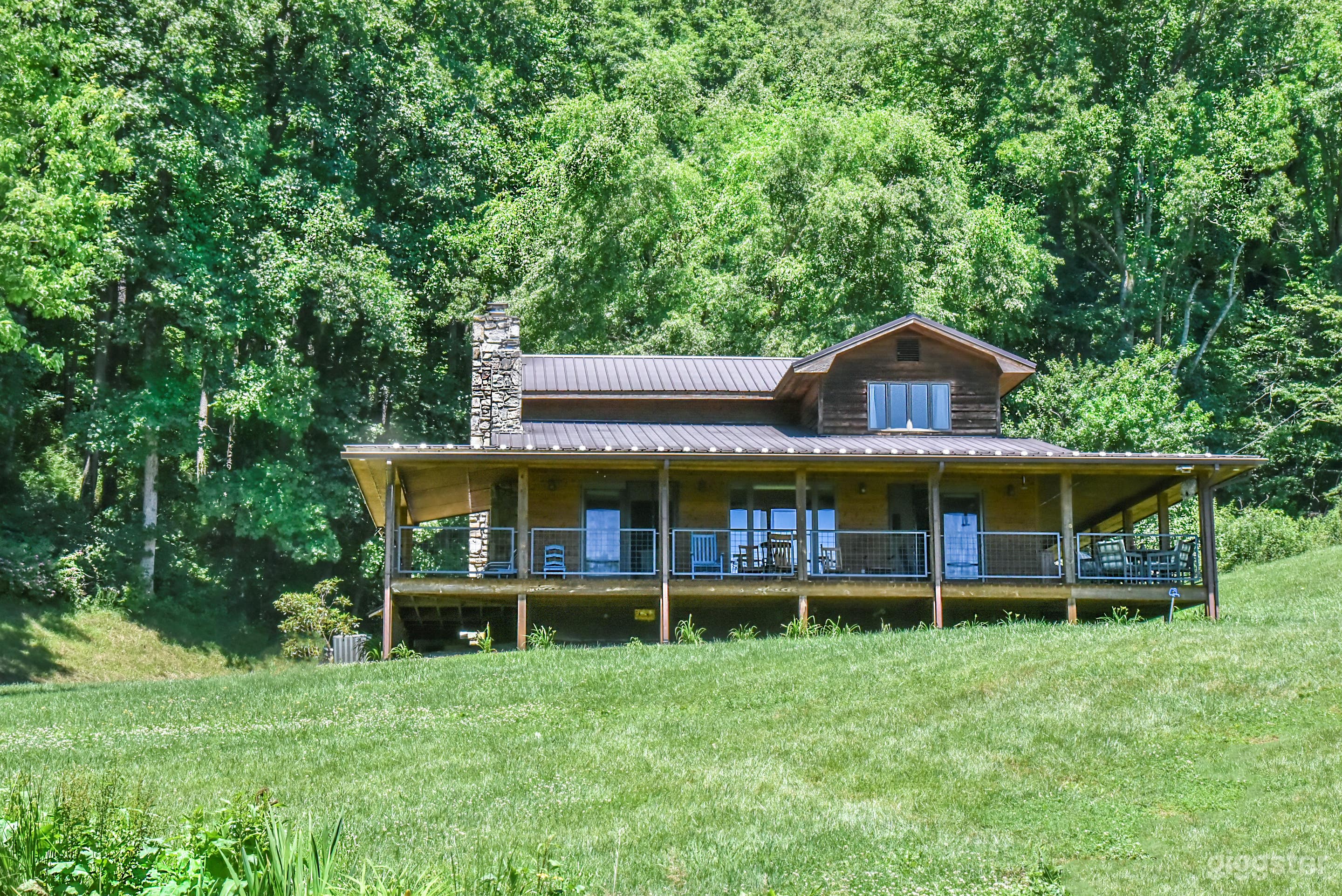 Country Setting Farmhouse In The Great Smoky Mountains  Photo 4