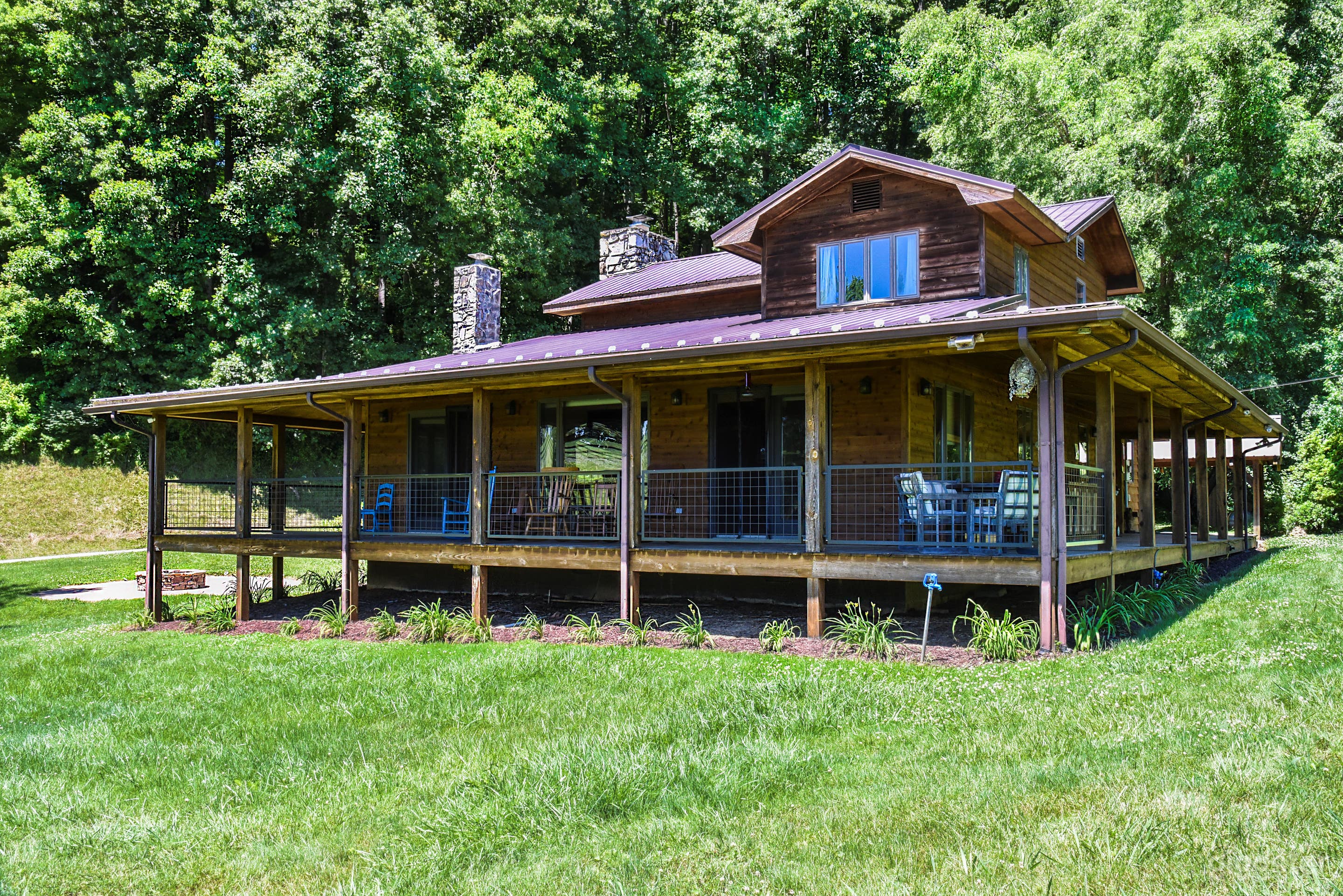 Country Setting Farmhouse In The Great Smoky Mountains  Photo 2