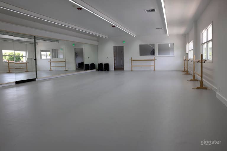 Dance Studio 2 - Marley Floor with Mirrors & LED Panel 