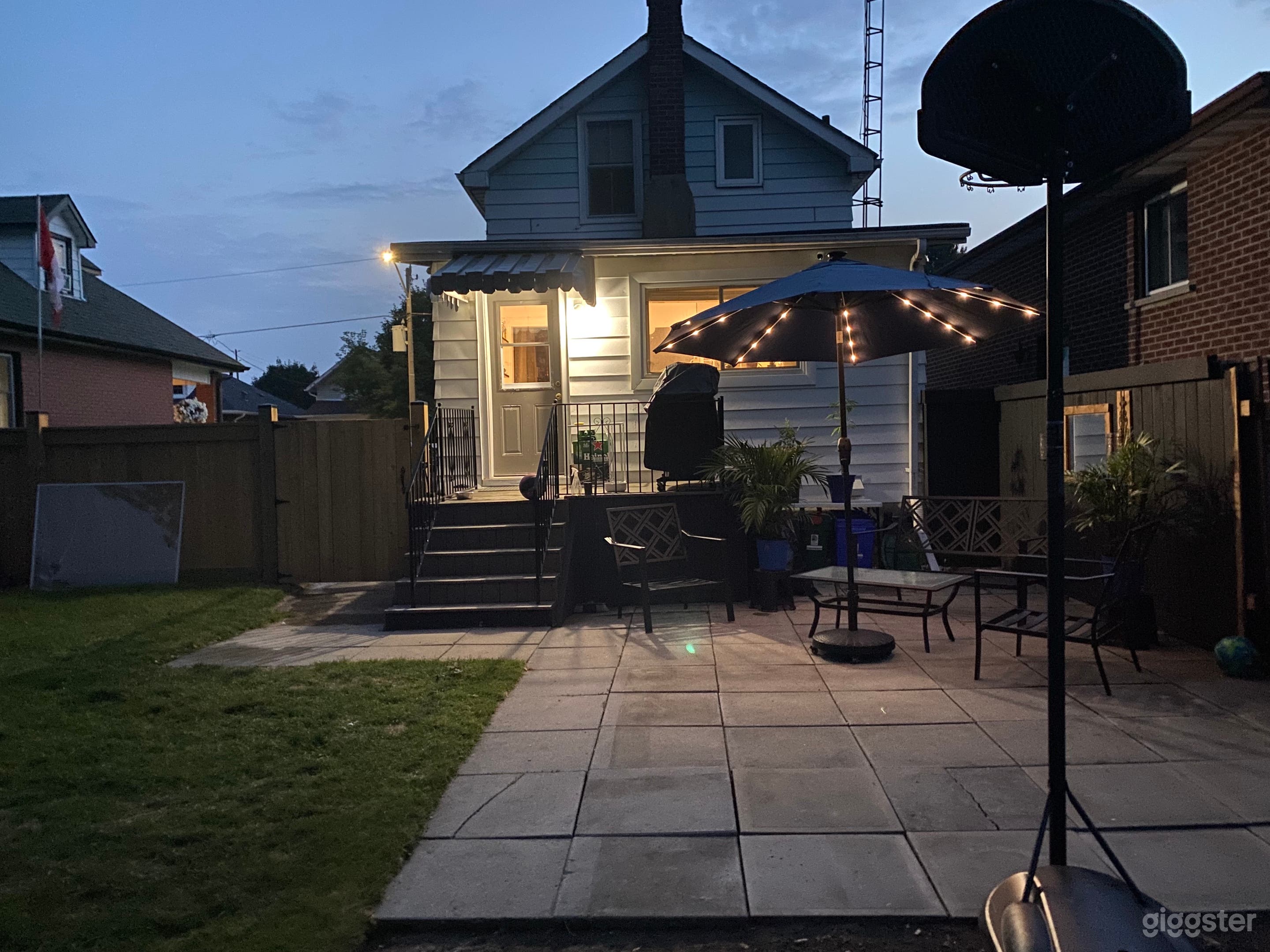 Huge yard in Oshawa Photo 2