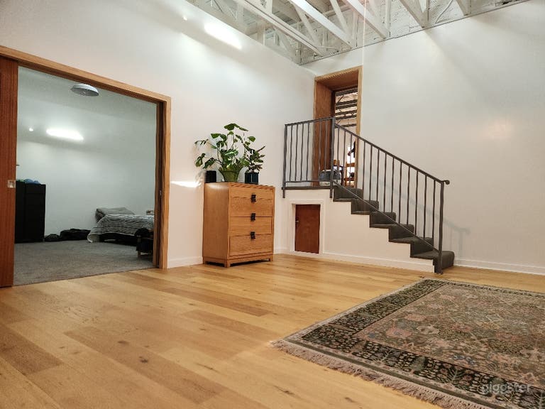  Two Story Loft In Beachside City Of Ventura, CA 