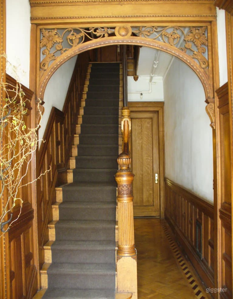  Front entry, with worn original mirror detail. 