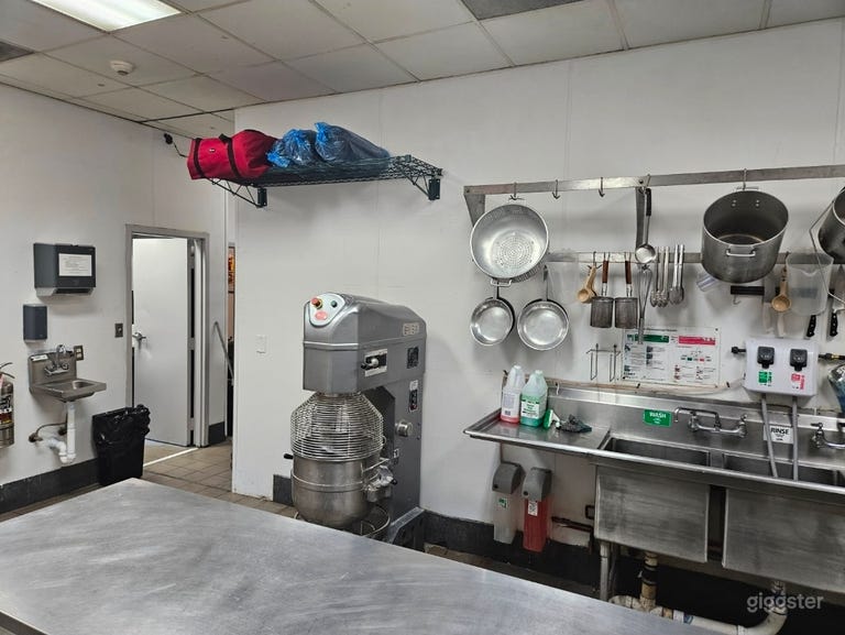  Affordable Commercial Kitchen for Catering + Private dinners 