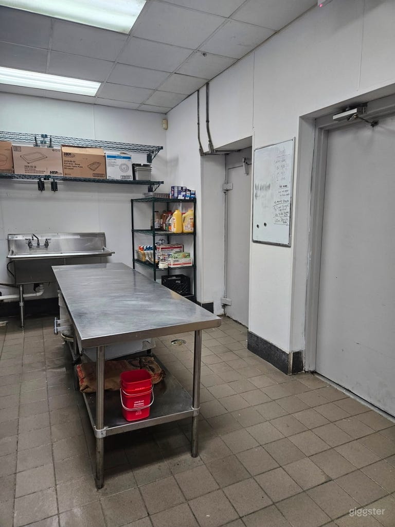  Affordable Commercial Kitchen for Catering + Private dinners 