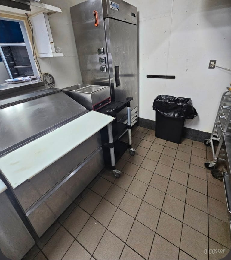  Affordable Commercial Kitchen for Catering + Private dinners 