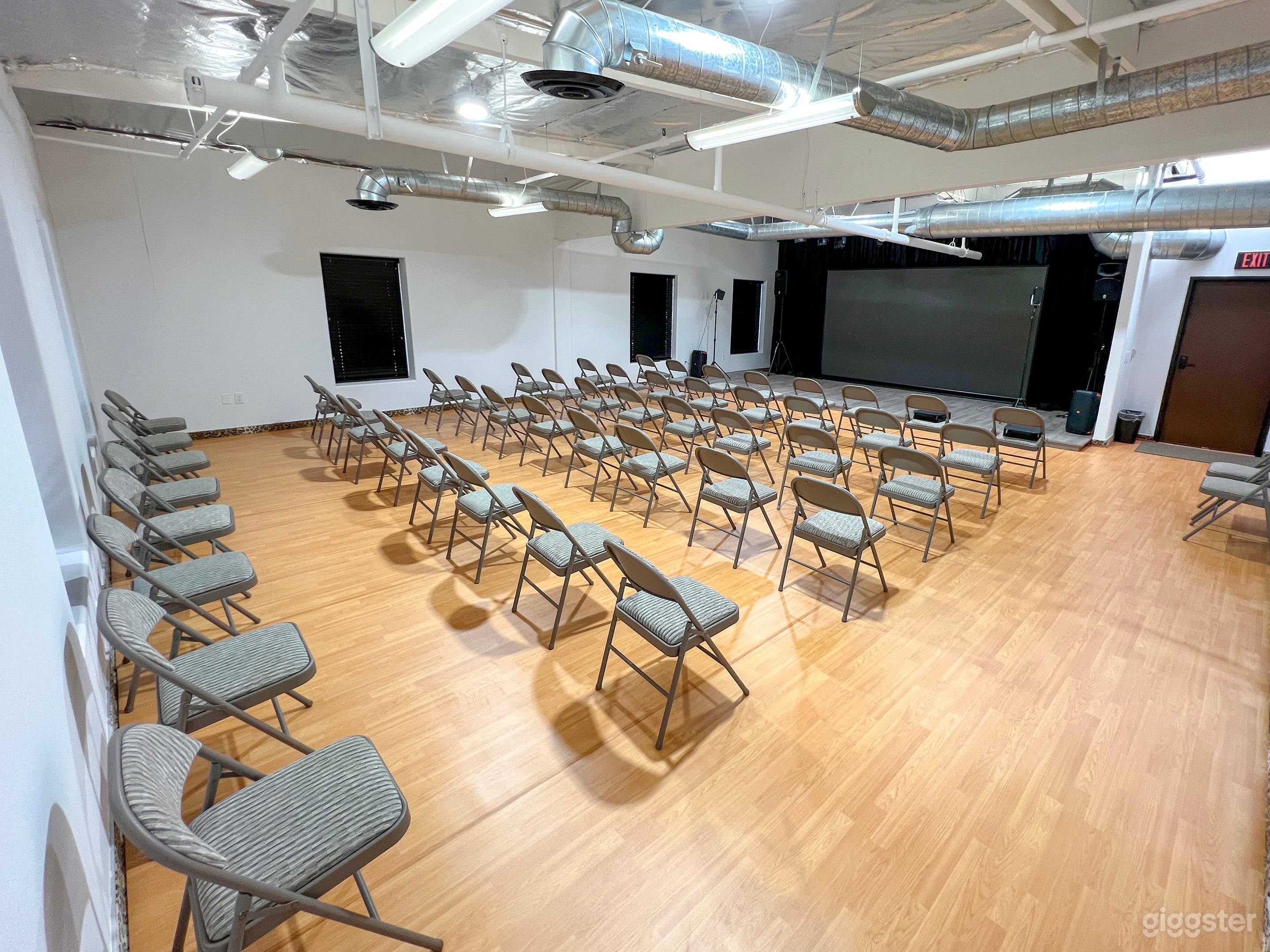 Multipurpose Space with Stage, LED Screen & Mirrors Photo 4