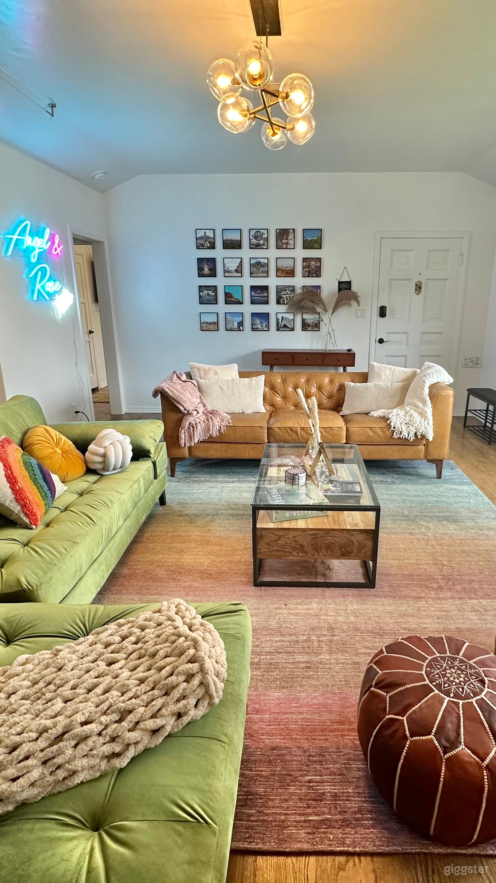 Stylish upgraded modern 2500sqf house pool parking Photo 1