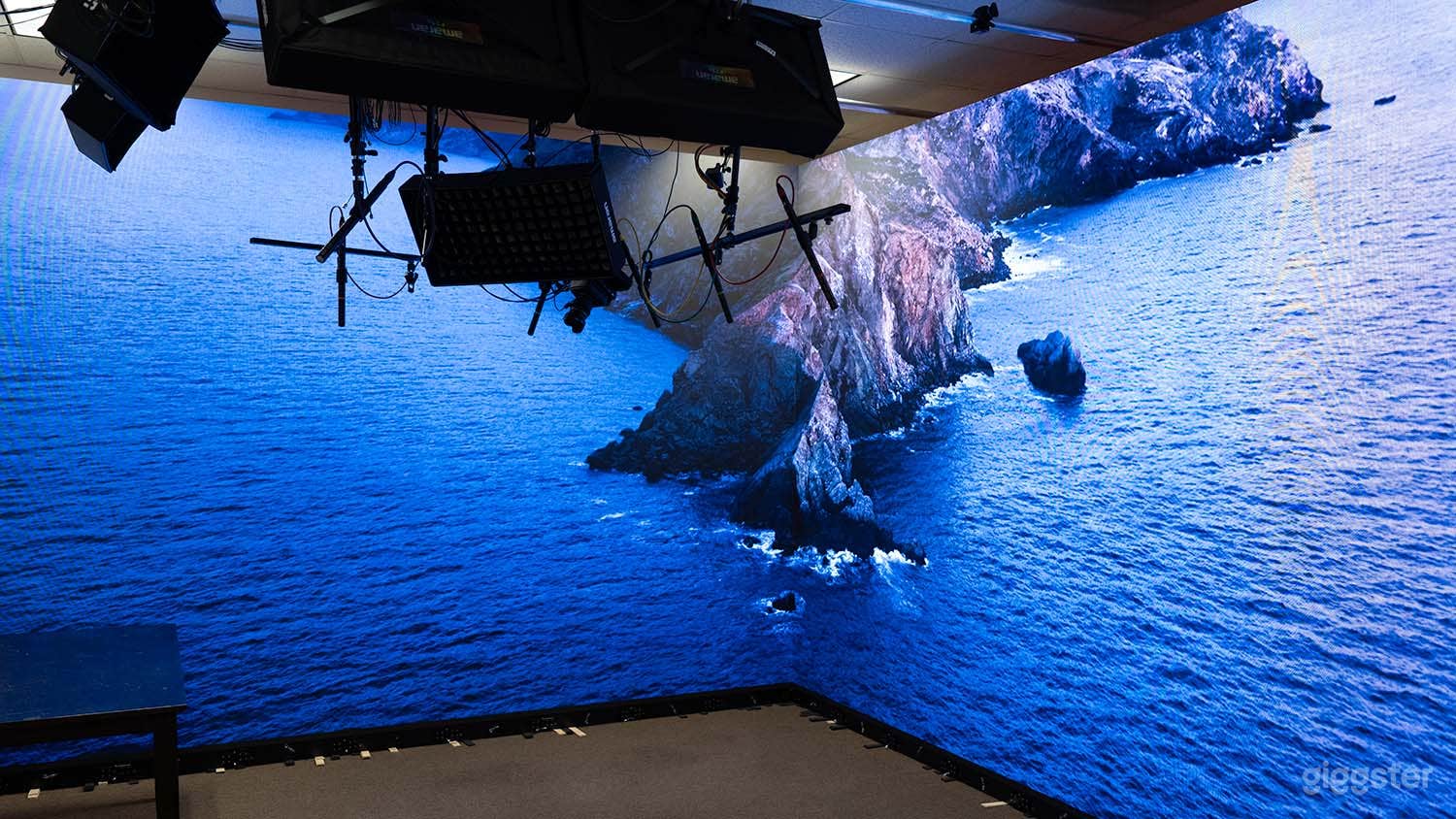 1.9mm XR Led wall available as additional cost.  10ftx13ft per side.  Unreal Engine, Vive Mars Cam Track, Keynote and Powerpoint.