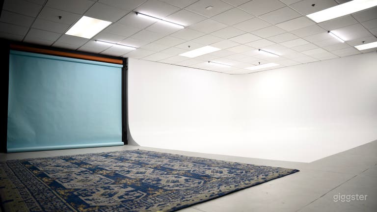  Multicolor Cyclorama Studio - Video | Film | Photo | Podcast 