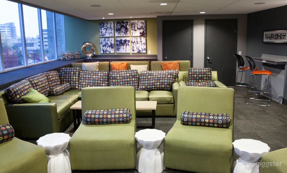 Stylish Media Room in Bellevue Photo 3