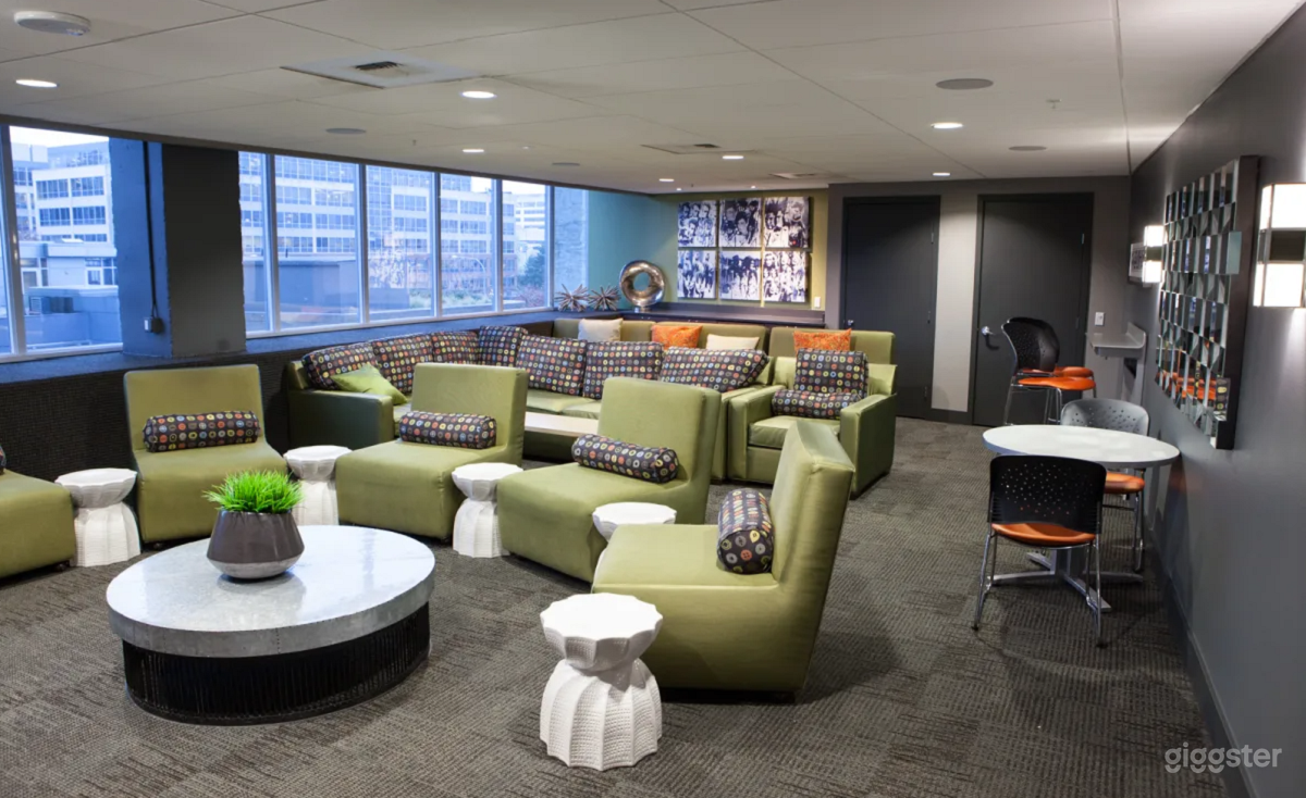 Stylish Media Room in Bellevue Photo 1