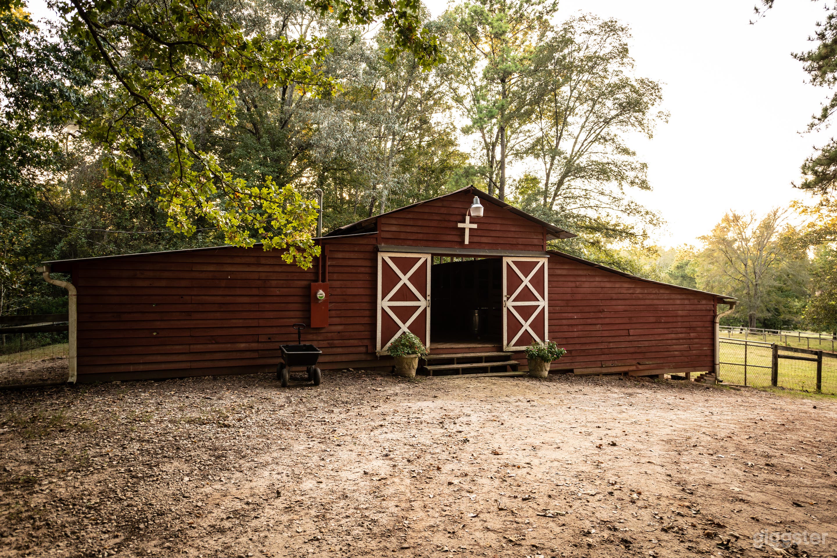 40 Acre Farm - Rustic Farmhouse - Homestead Photo 3