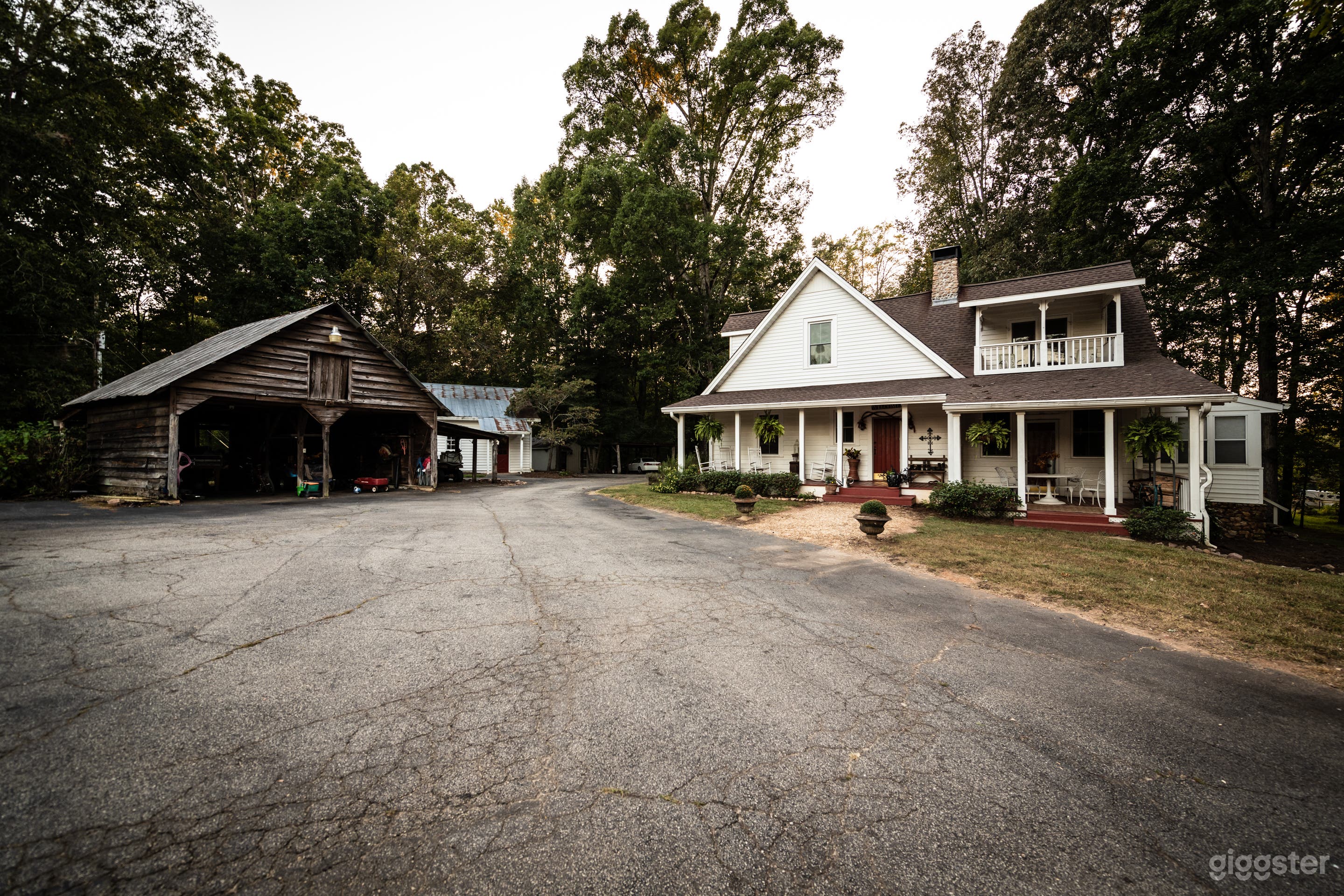 40 Acre Farm - Rustic Farmhouse - Homestead Photo 2