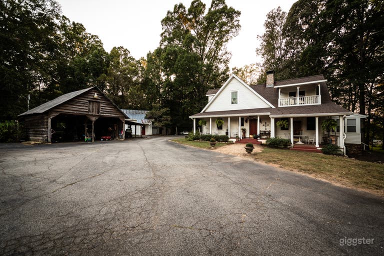  40 Acre Farm - Rustic Farmhouse - Homestead 