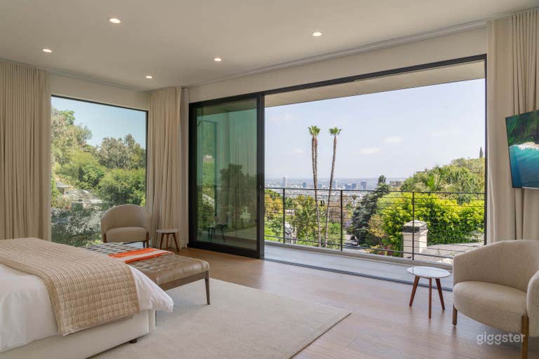  Villa Alfi by LuxJB: Design Award-Winner Hollywood Hills Mansion with Amazing Views! 