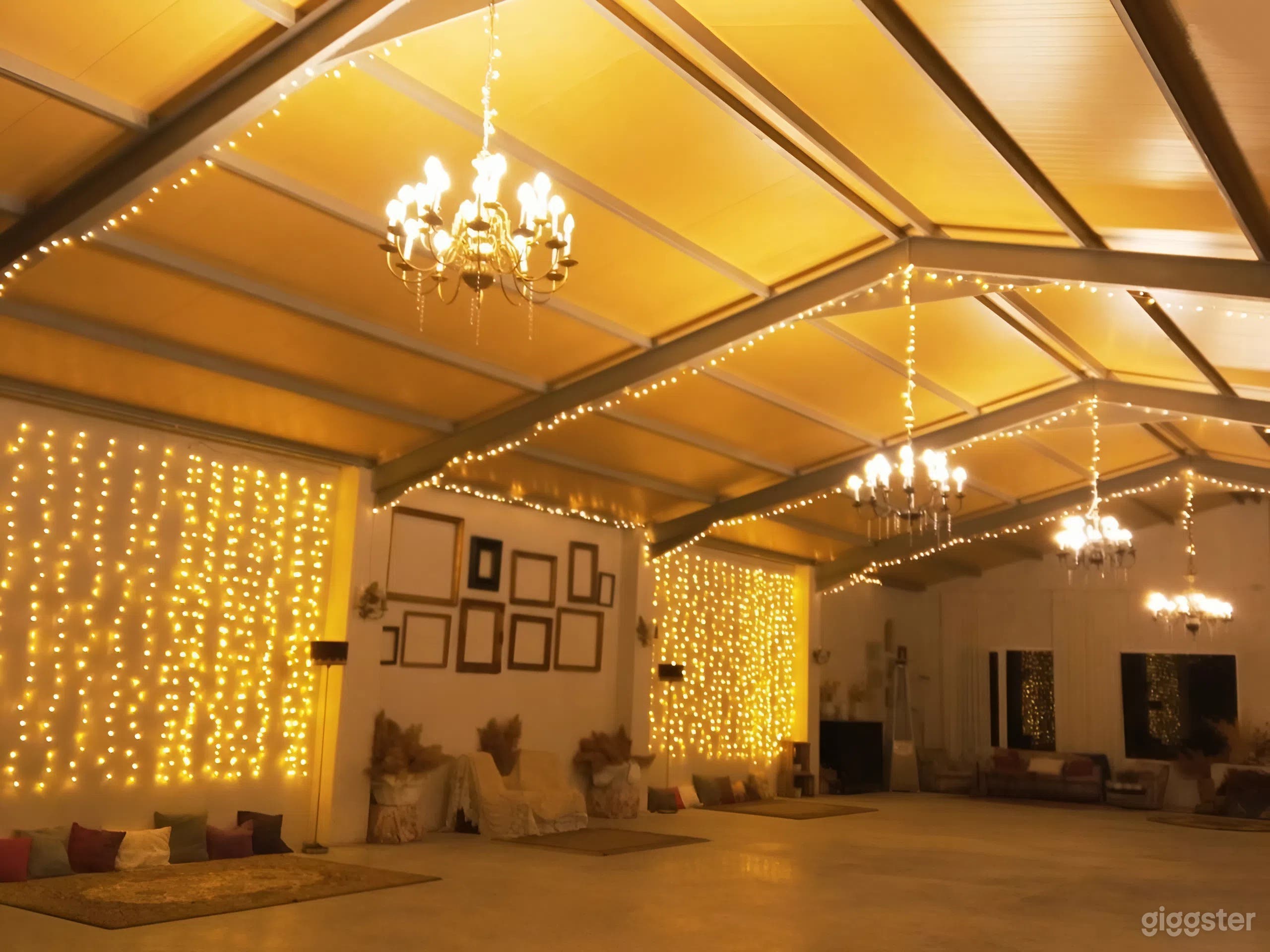 Nave industrial con techos altos y vistas panorámicas Photo 3