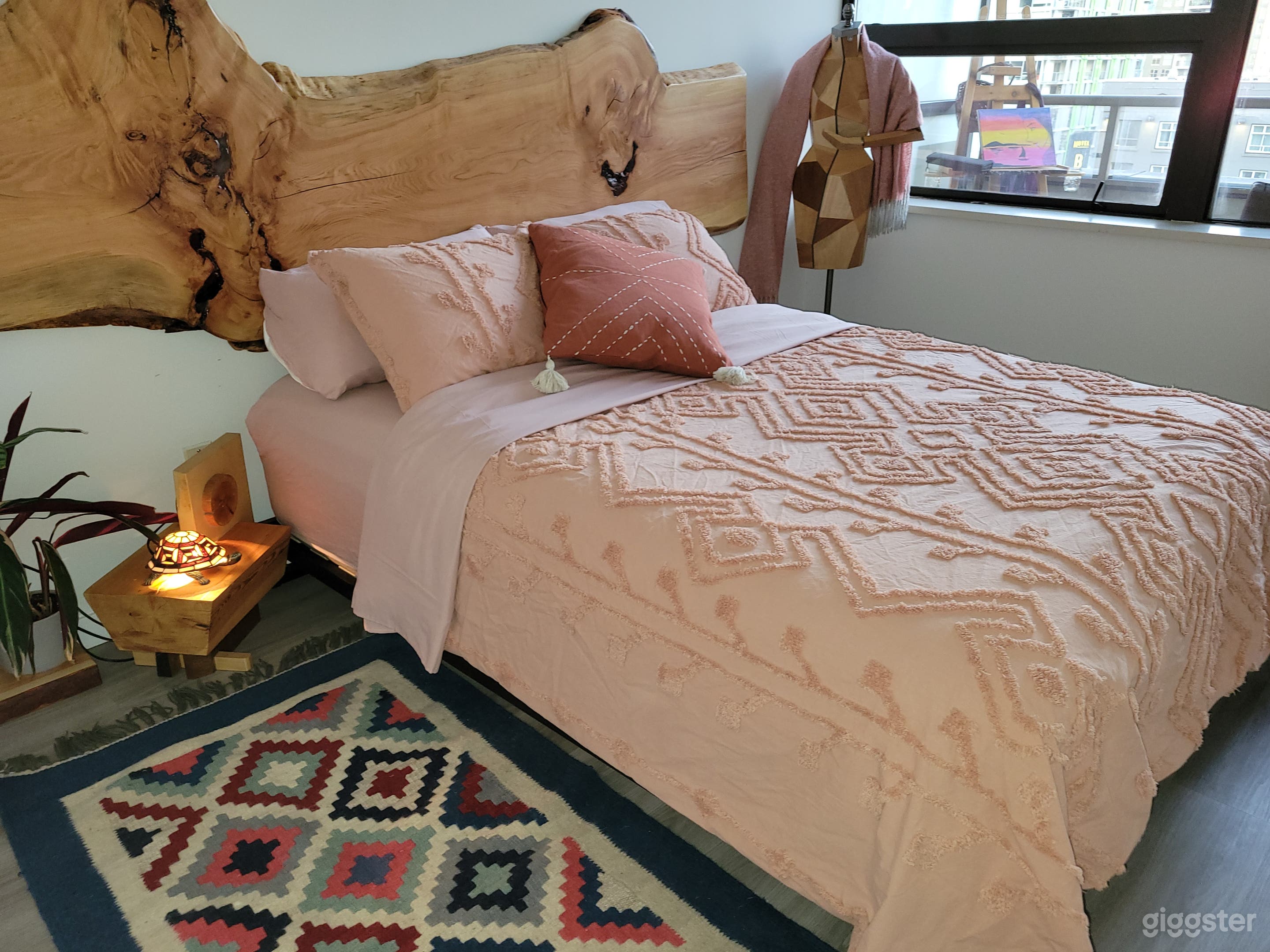 Unique Stylish Place Downtown Vancouver Photo 4