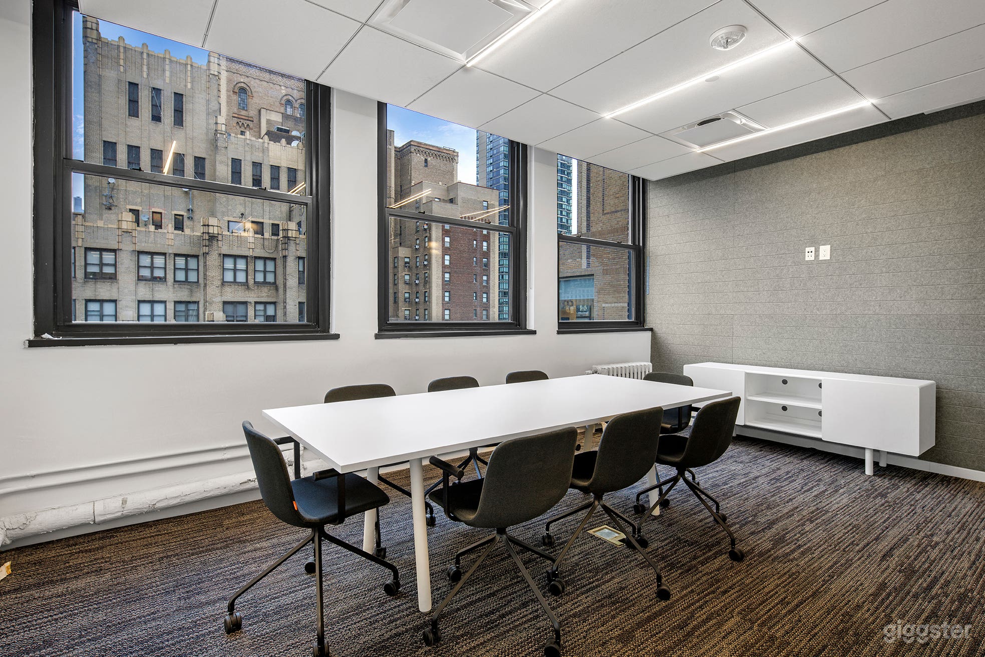 20th Floor Conference Room Photo 2