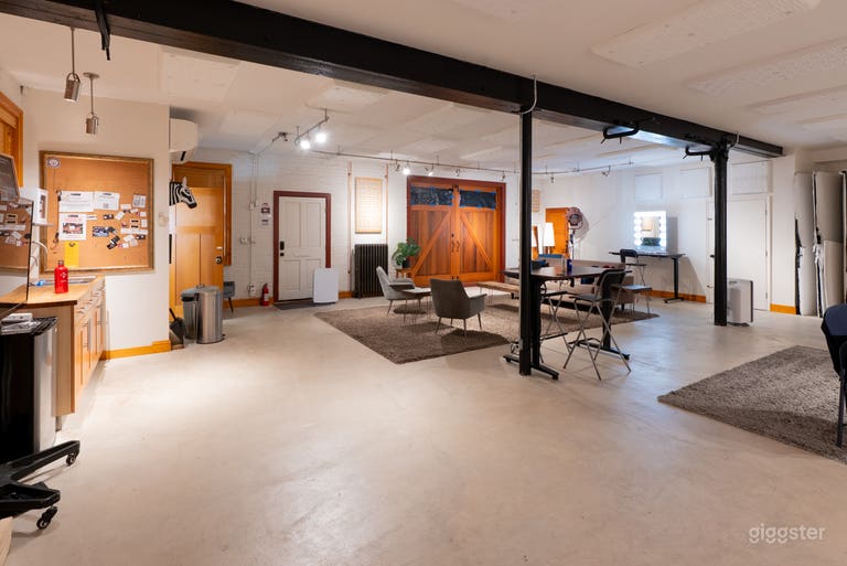  Professional Film/TV/Podcast studio with lighting 