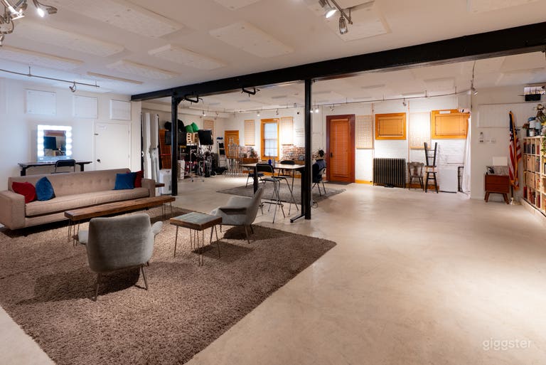  Professional Film/TV/Podcast studio with lighting 