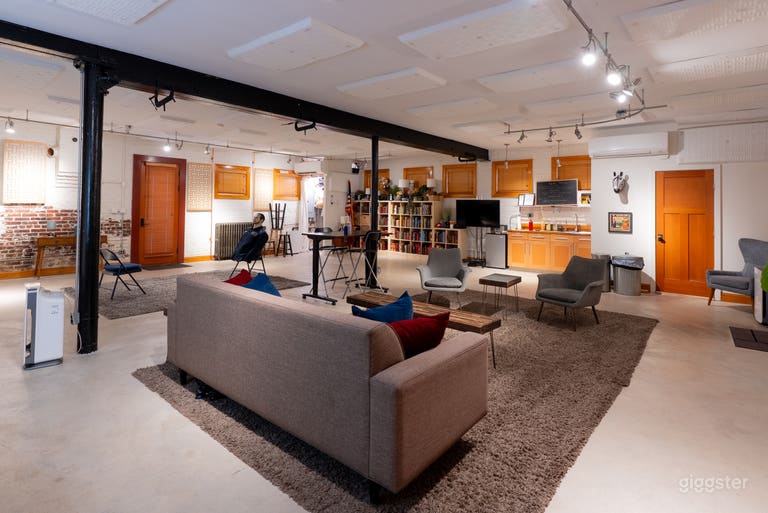  Professional Film/TV/Podcast studio with lighting 