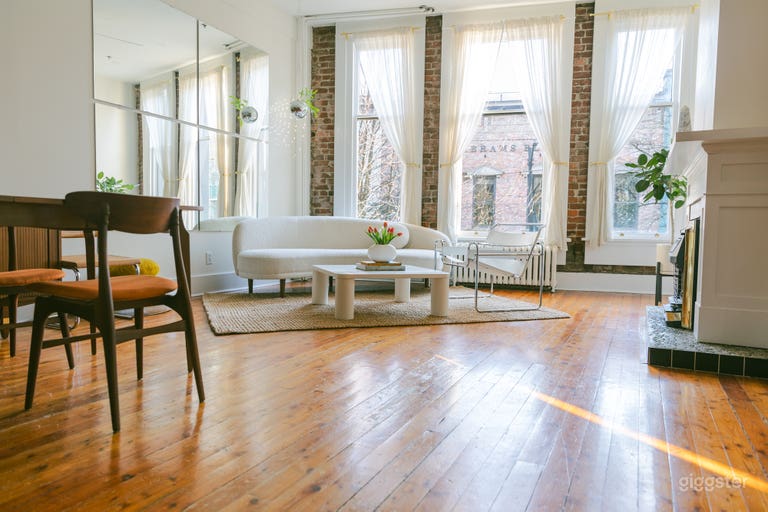  The Carol ~ heritage character loft in Gastown 