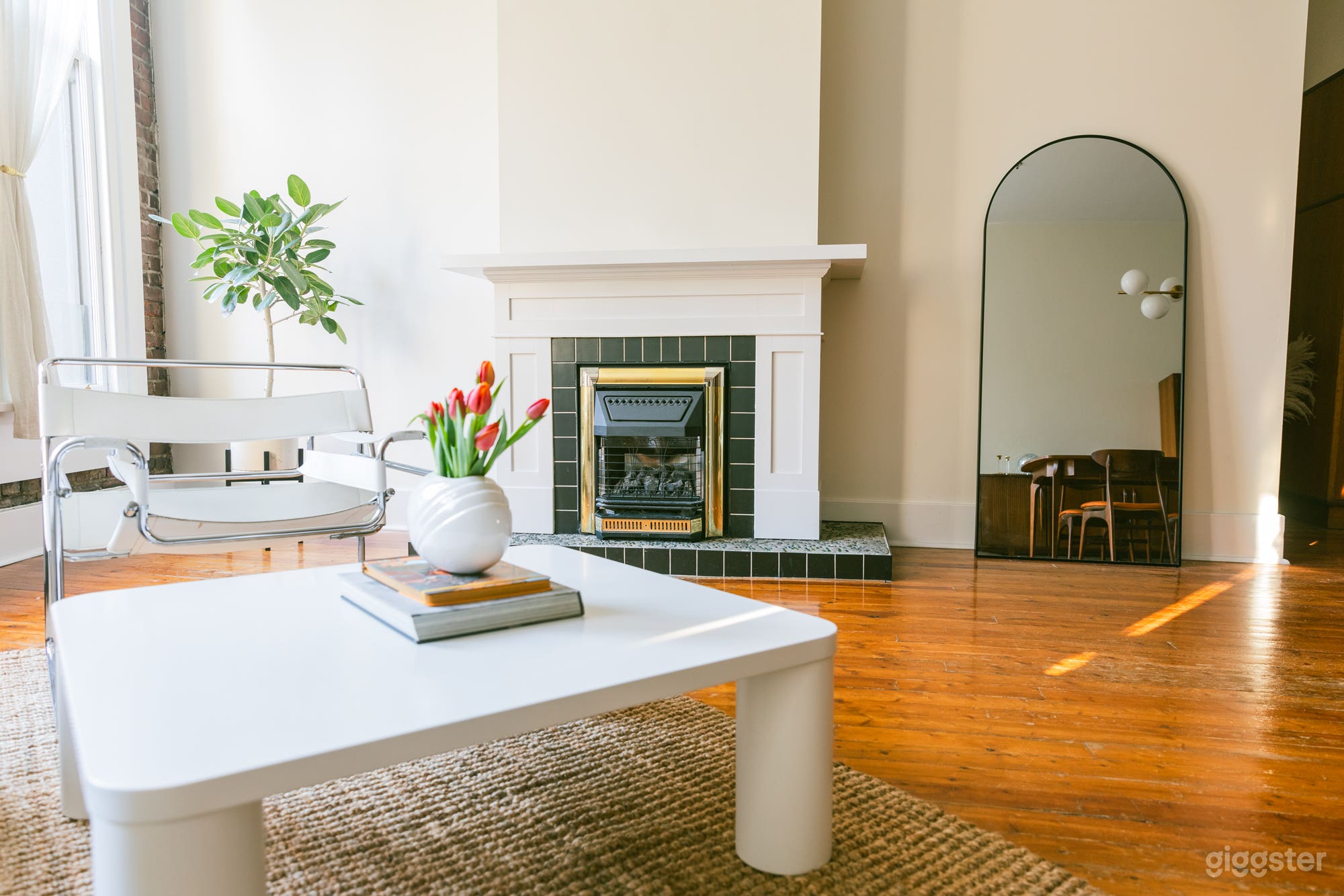 The Carol ~ heritage character loft in Gastown Photo 2