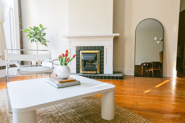  The Carol ~ heritage character loft in Gastown 