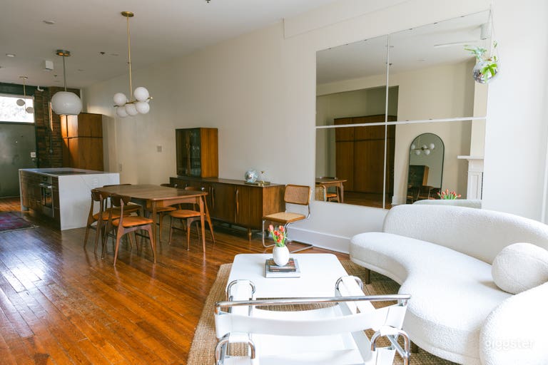  The Carol ~ heritage character loft in Gastown 