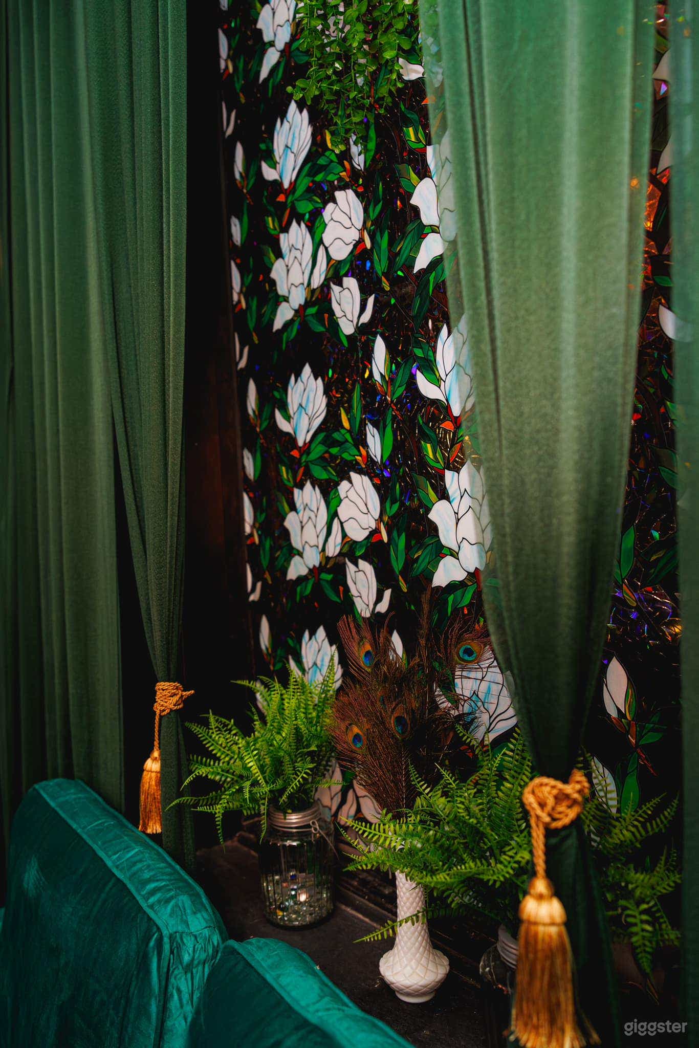 Secret speakeasy prohibition lounge Photo 4