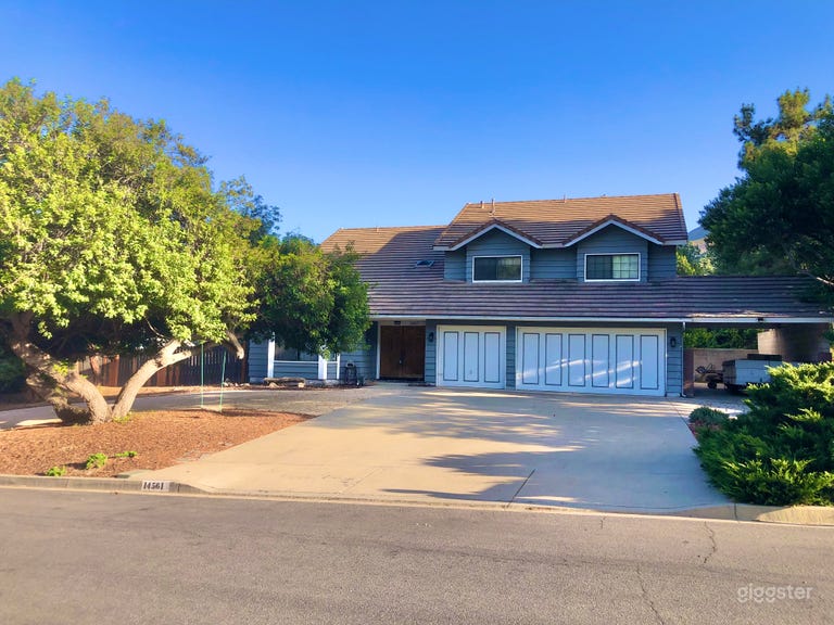  Rustic country home in the hills 