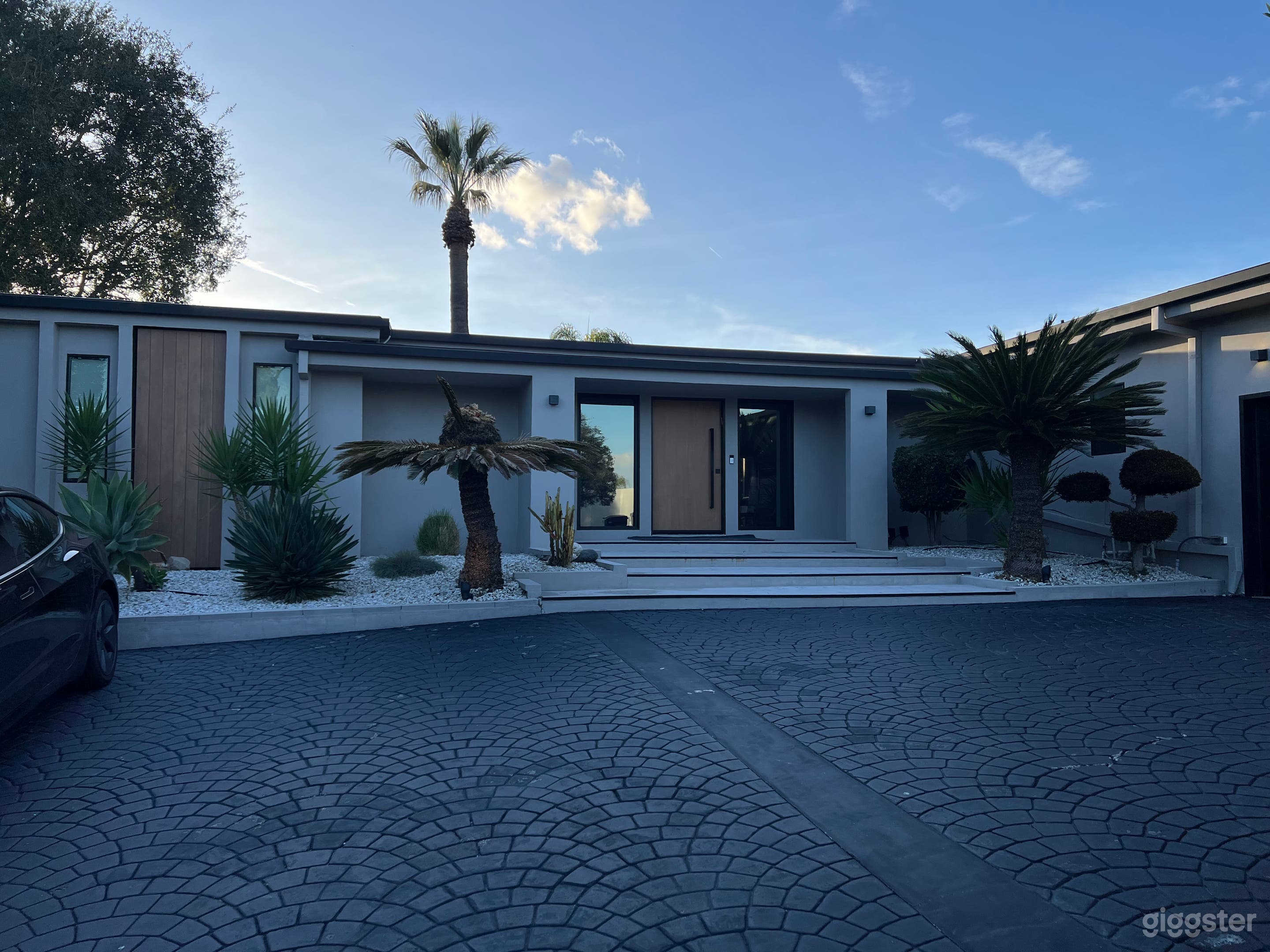 Mid century Modern Encino Hills home Photo 1