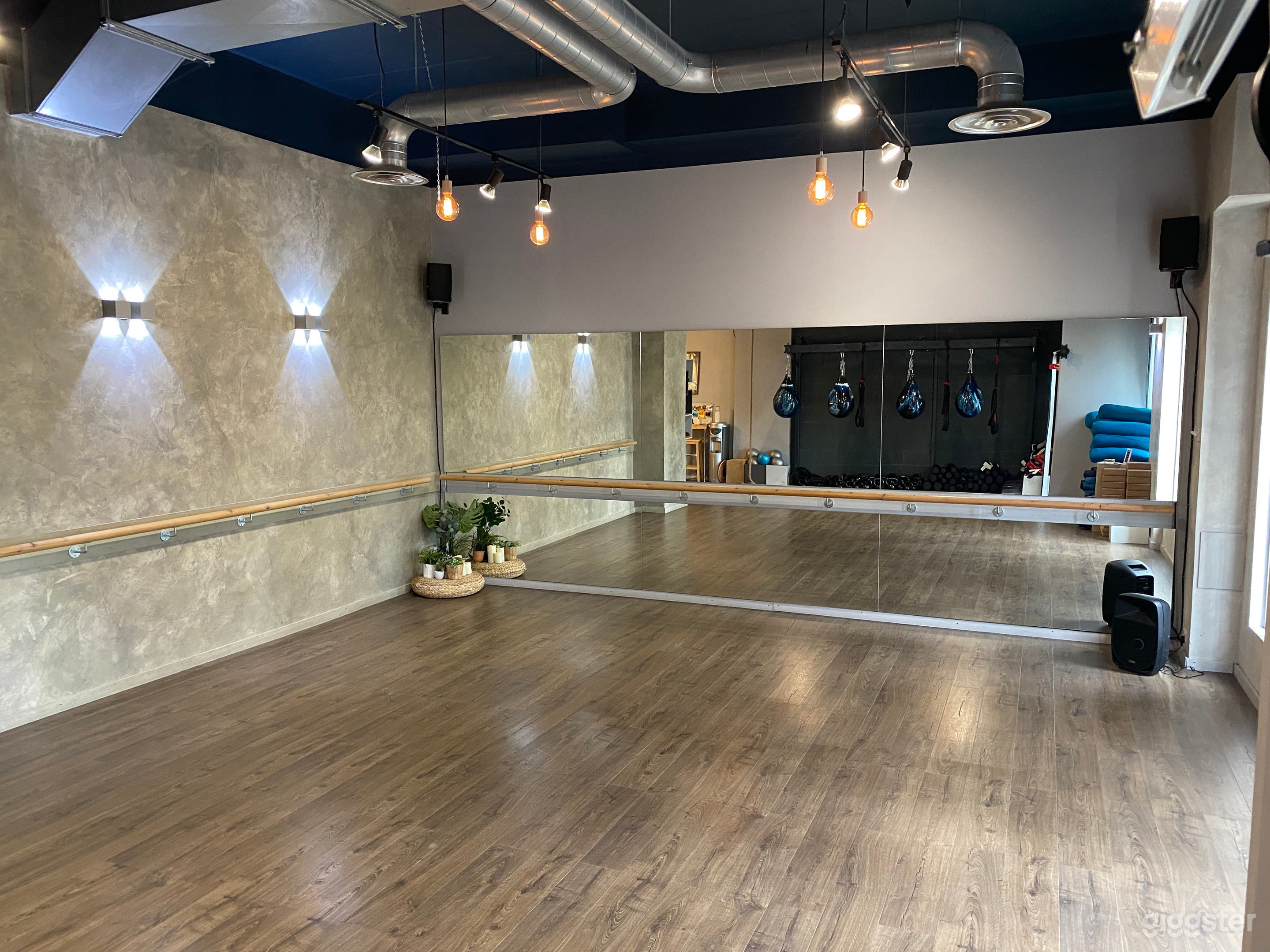 Spacious Dance or Photography Studio Photo 1