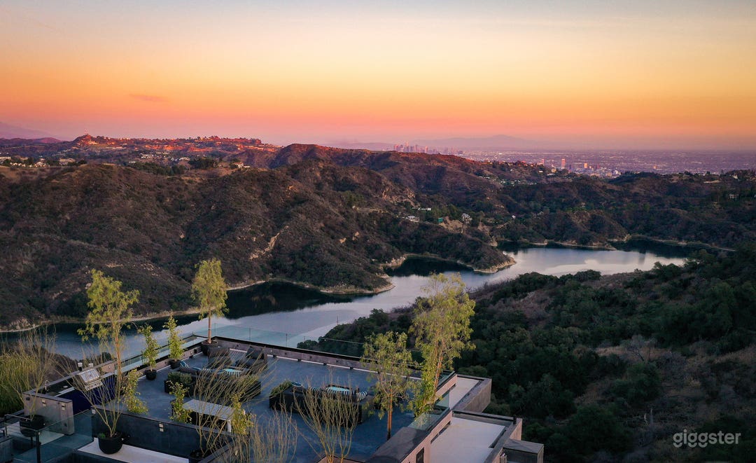 Sprawling Bel-Air Mansion w/ World-Class Views Photo 4