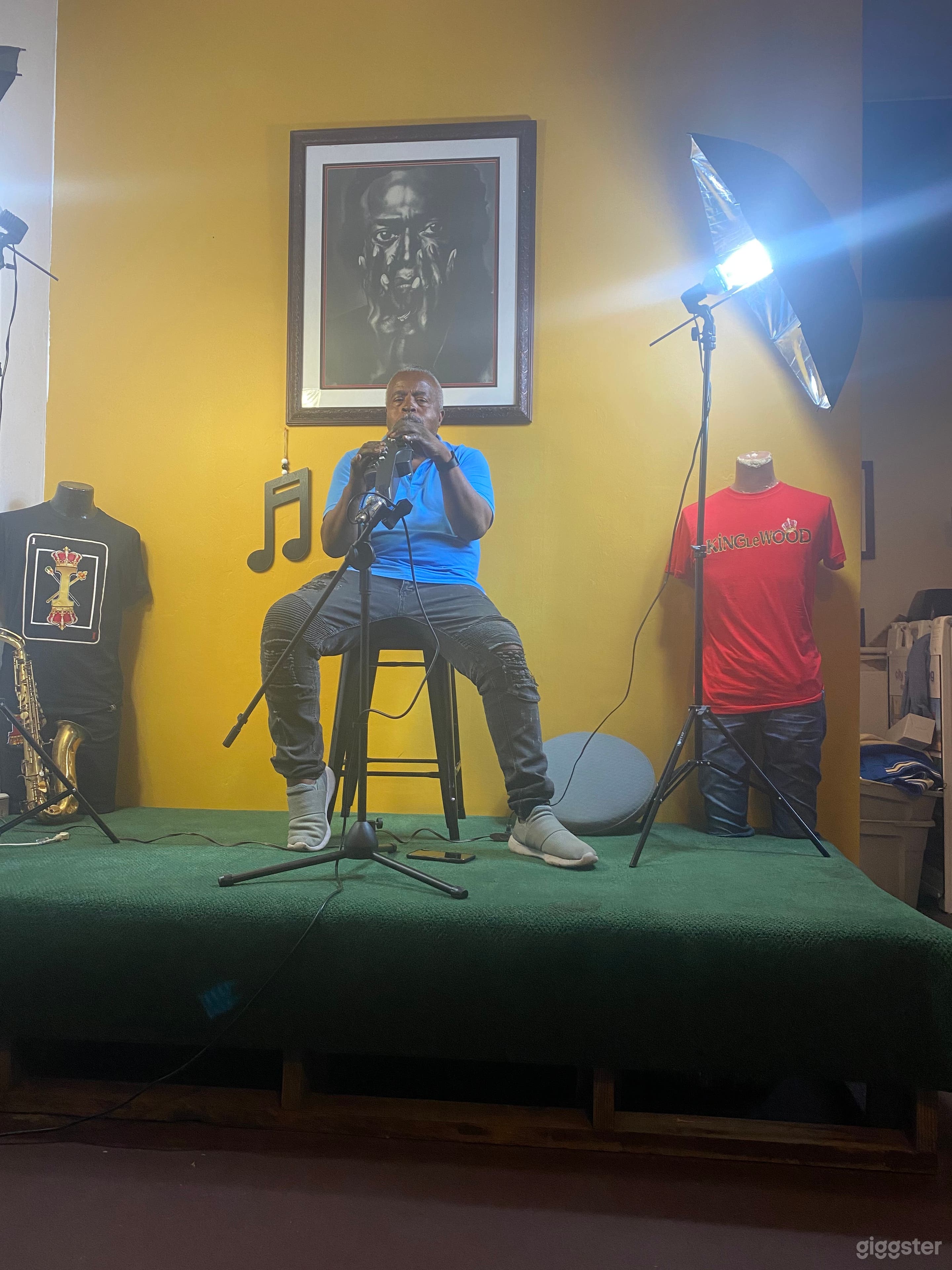 We have tiny stage jam session that works out perfectly.