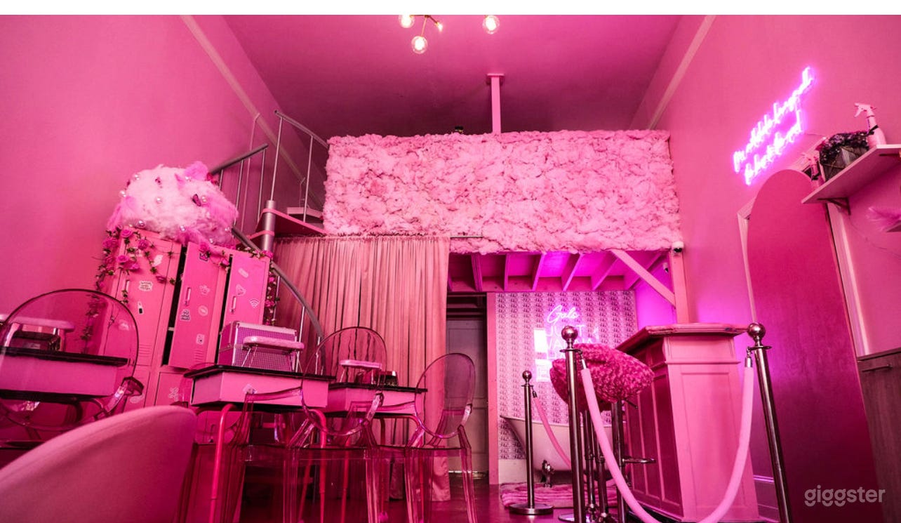 Downtown Pink Palace  Photo 1