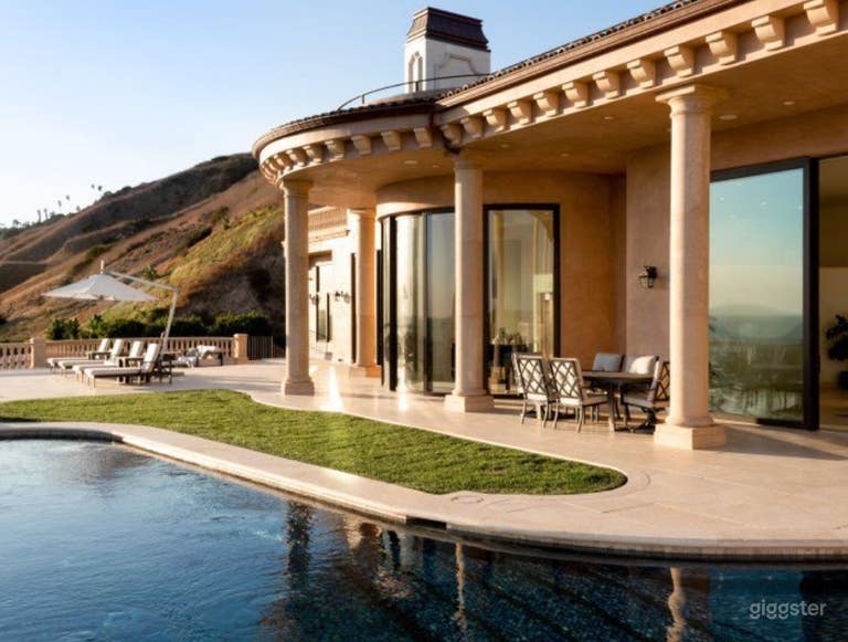  Absolutely Stunning And Luxurious Pool Overlooking Ocean With Access To Patio And Bathroom 