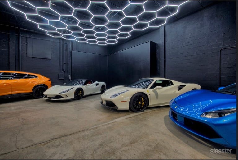  Warehouse with great space! 