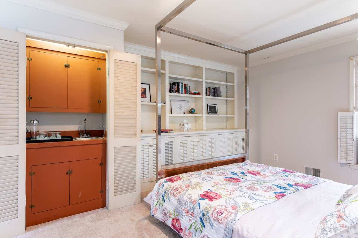 Back condo bedroom with wetbar