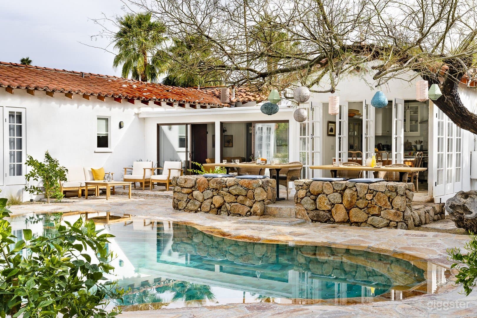 Auric Central Courtyard Pool Photo 3