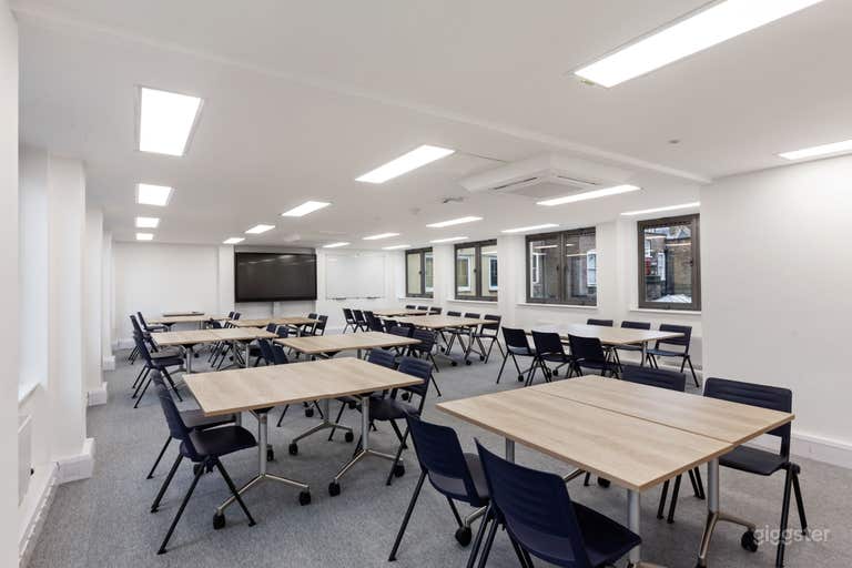  Charles Dickins Room 