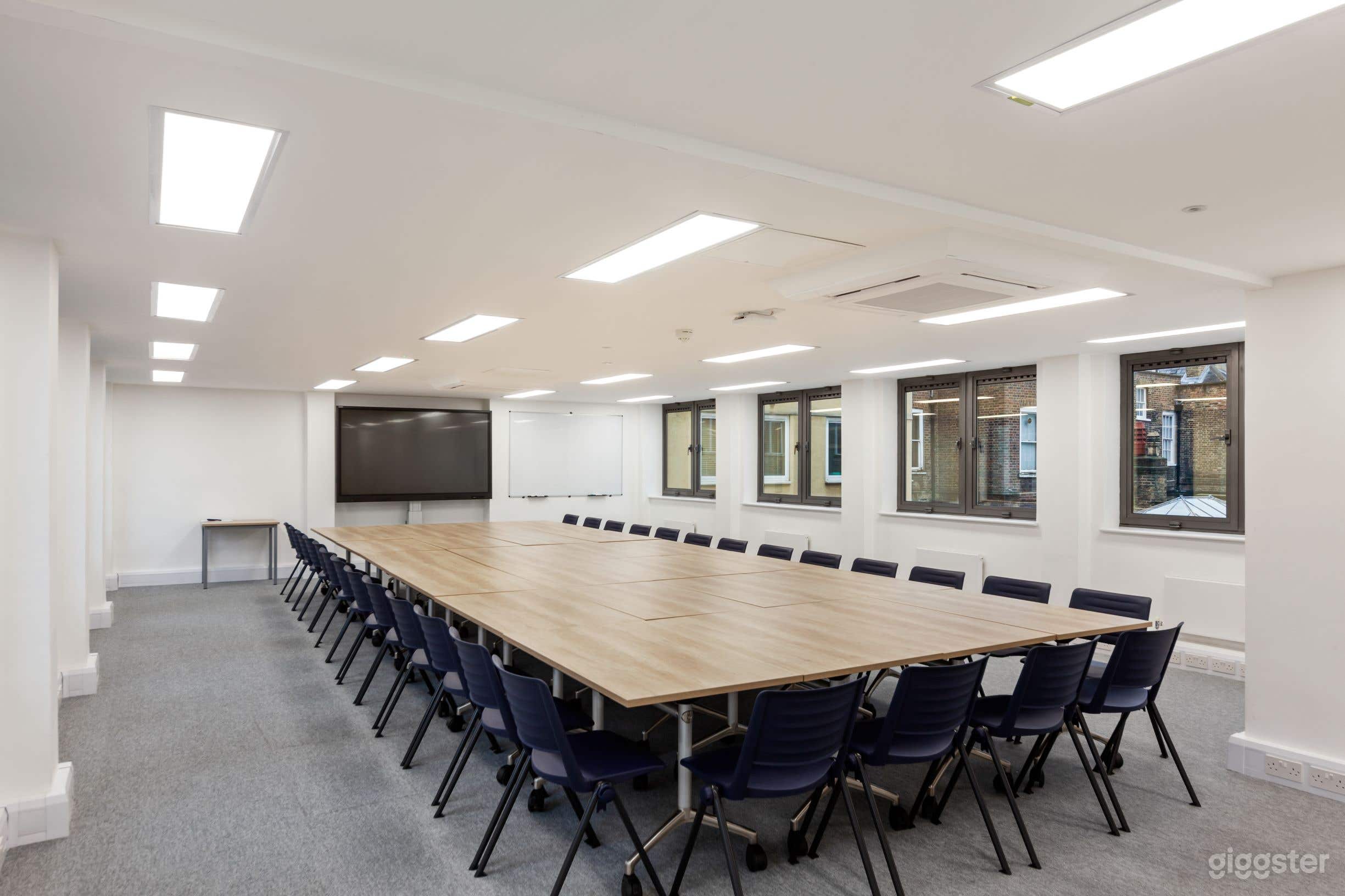 Charles Dickins Room Photo 2