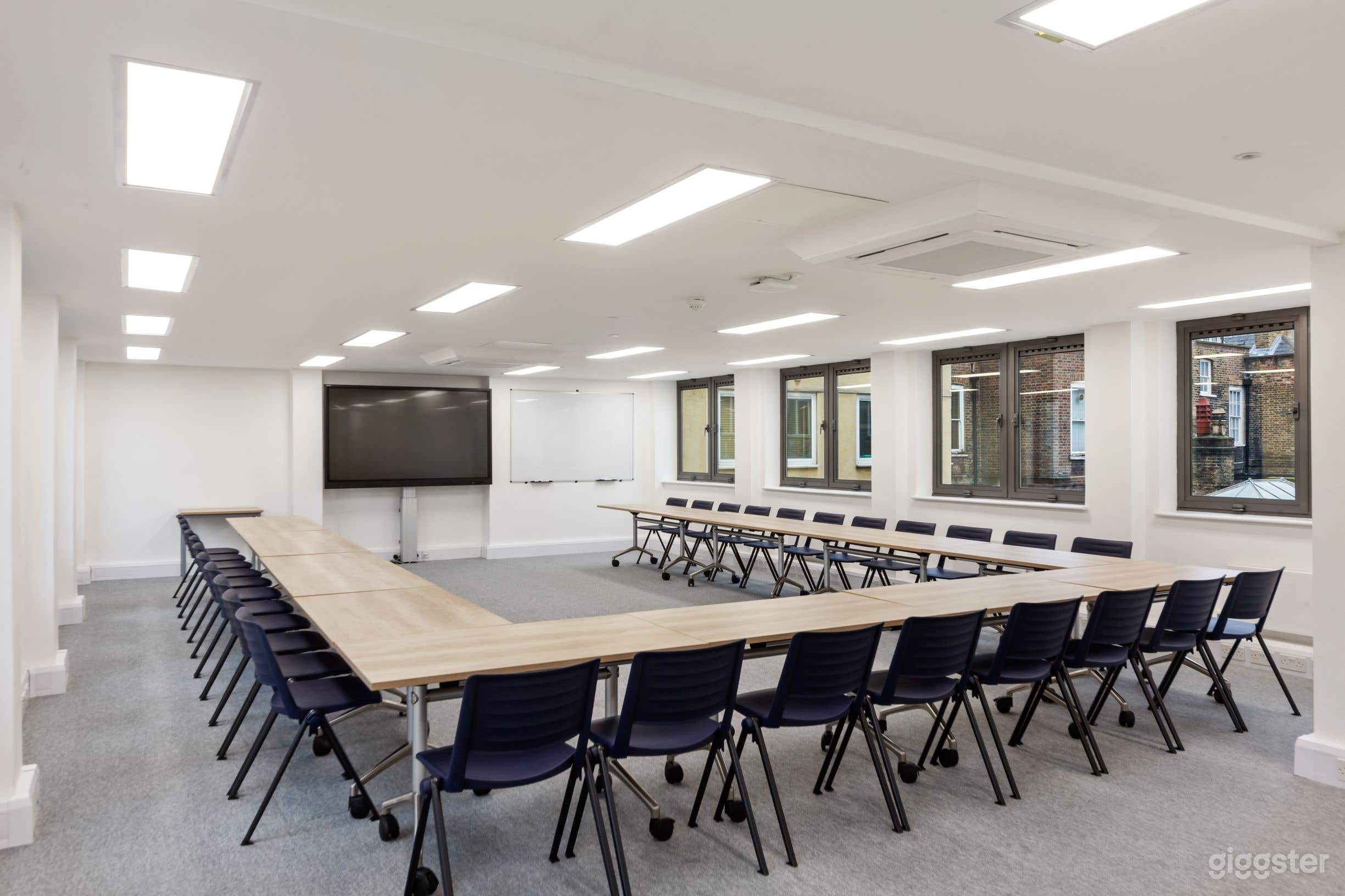 Charles Dickins Room Photo 1