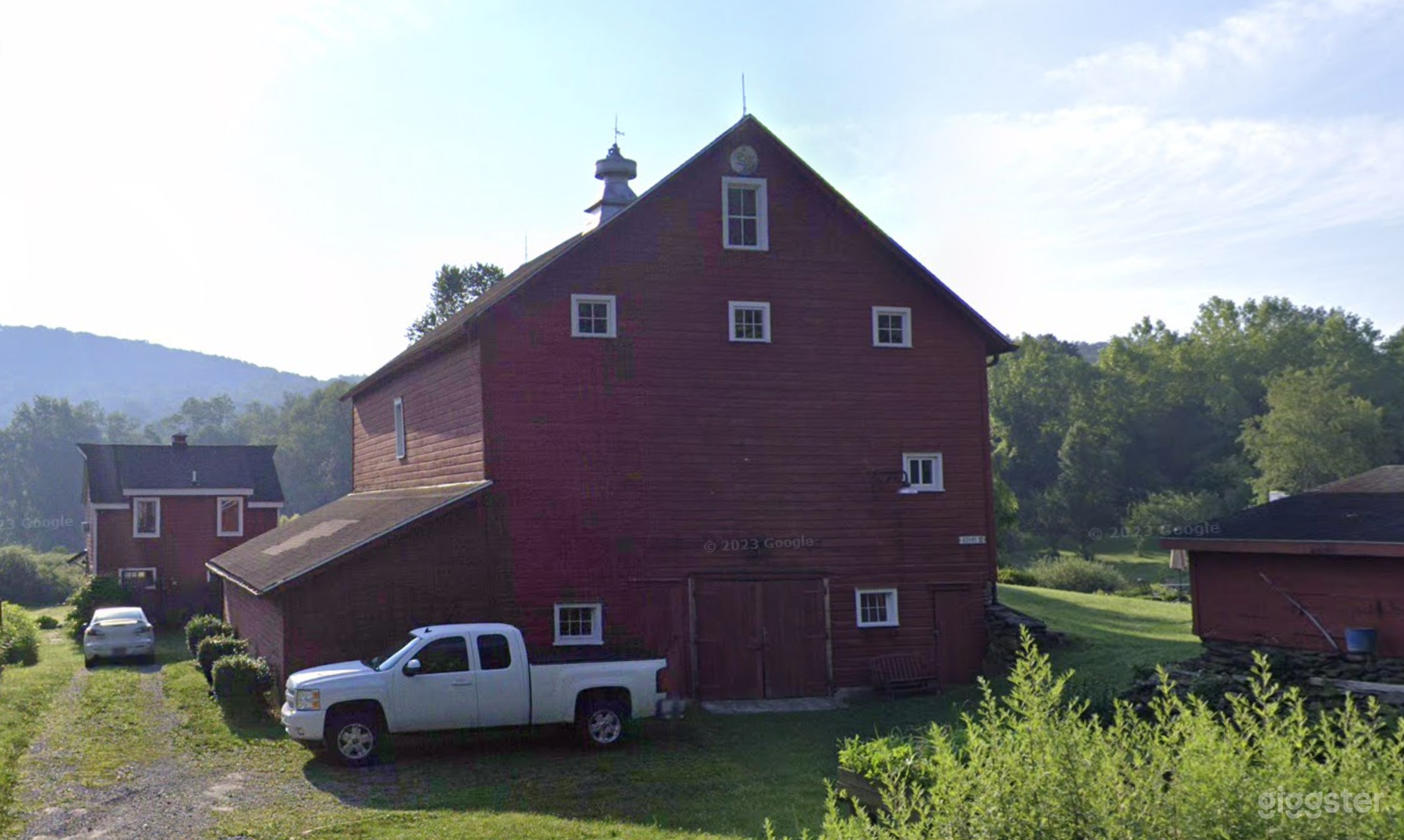Historic Style Barn Pond & Fields – Hudson Valley Photo 4