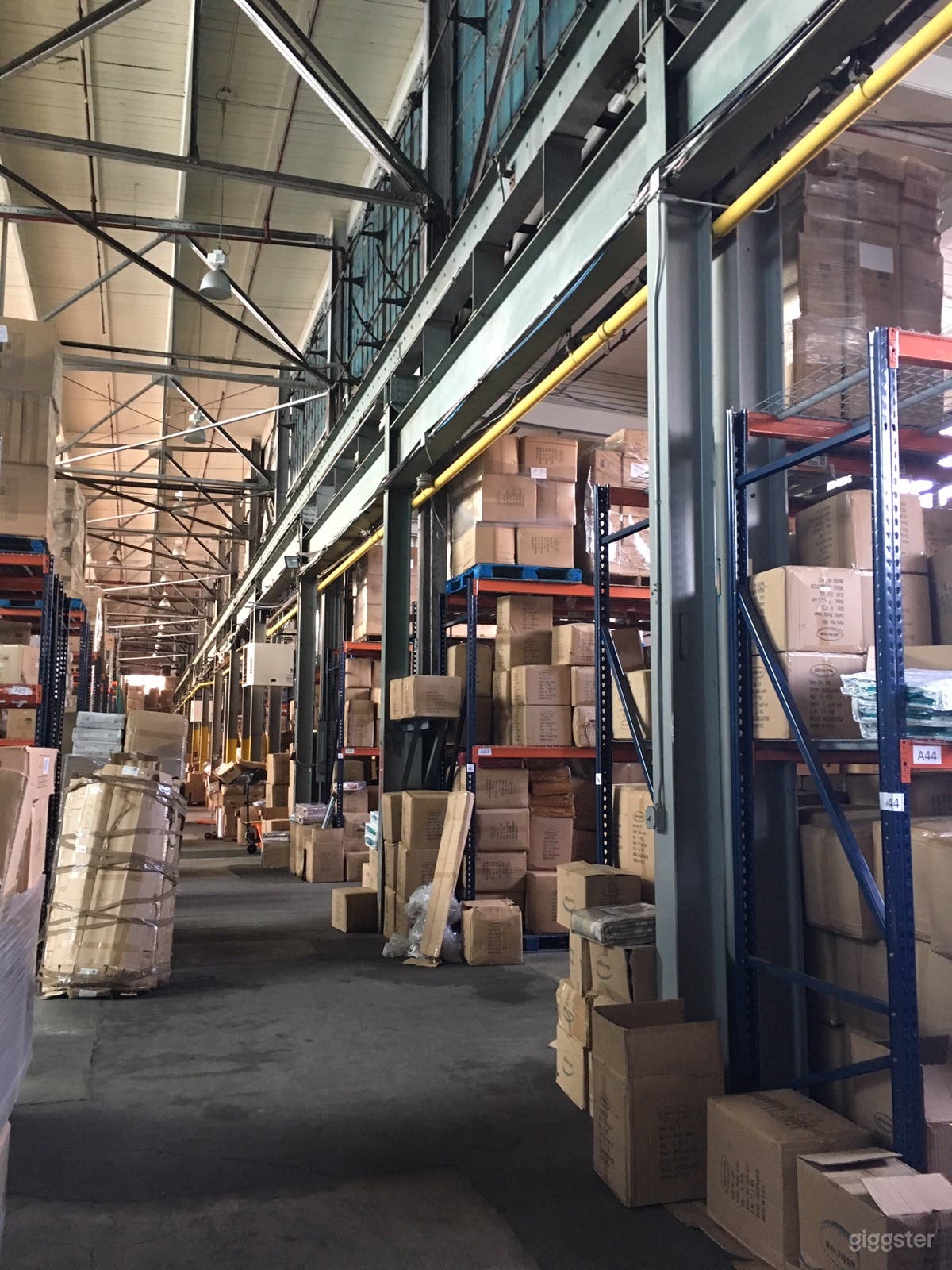 Massive storage warehouse Photo 4