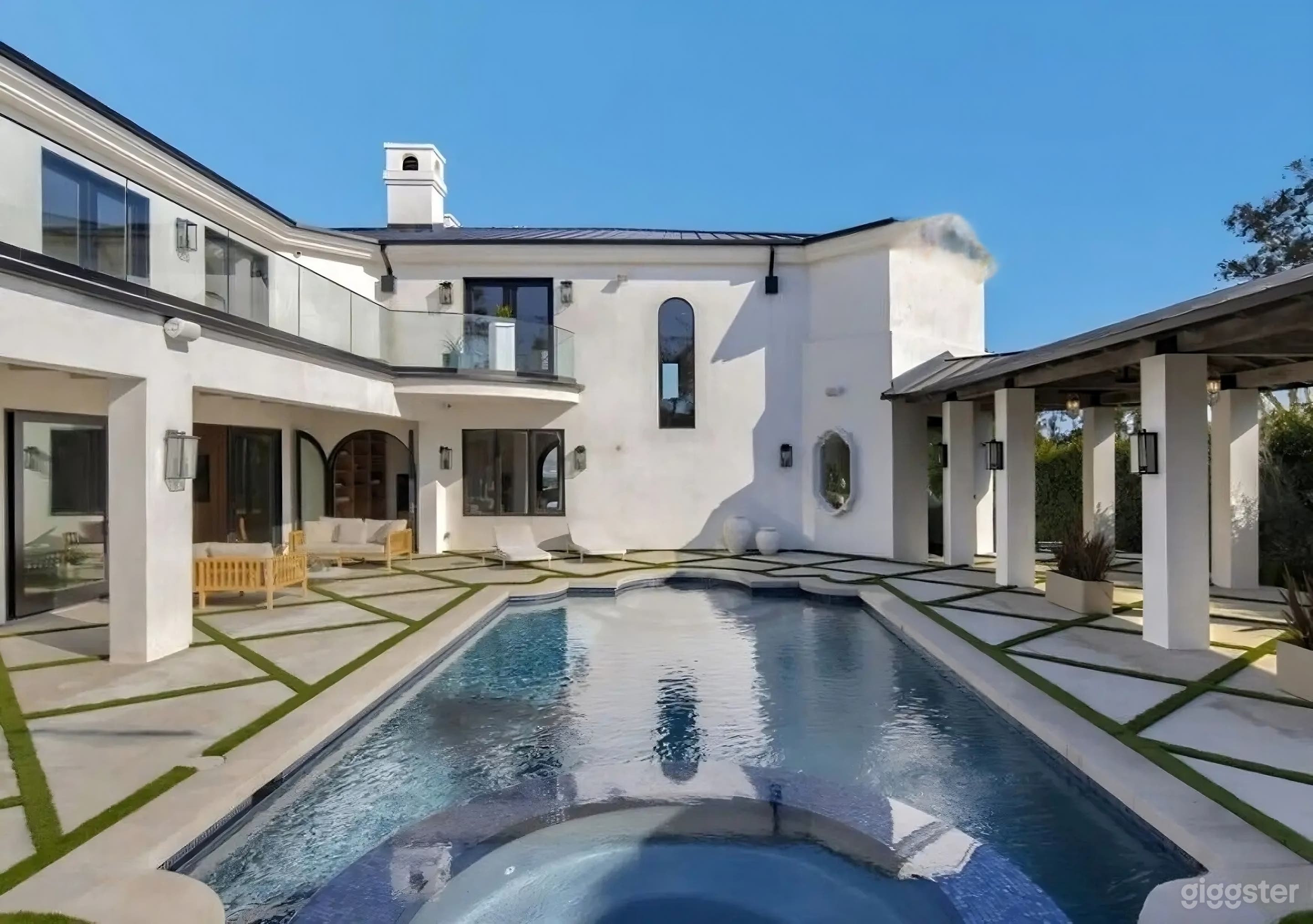 MODERN CINEMATIC OUTDOOR POOL Photo 1