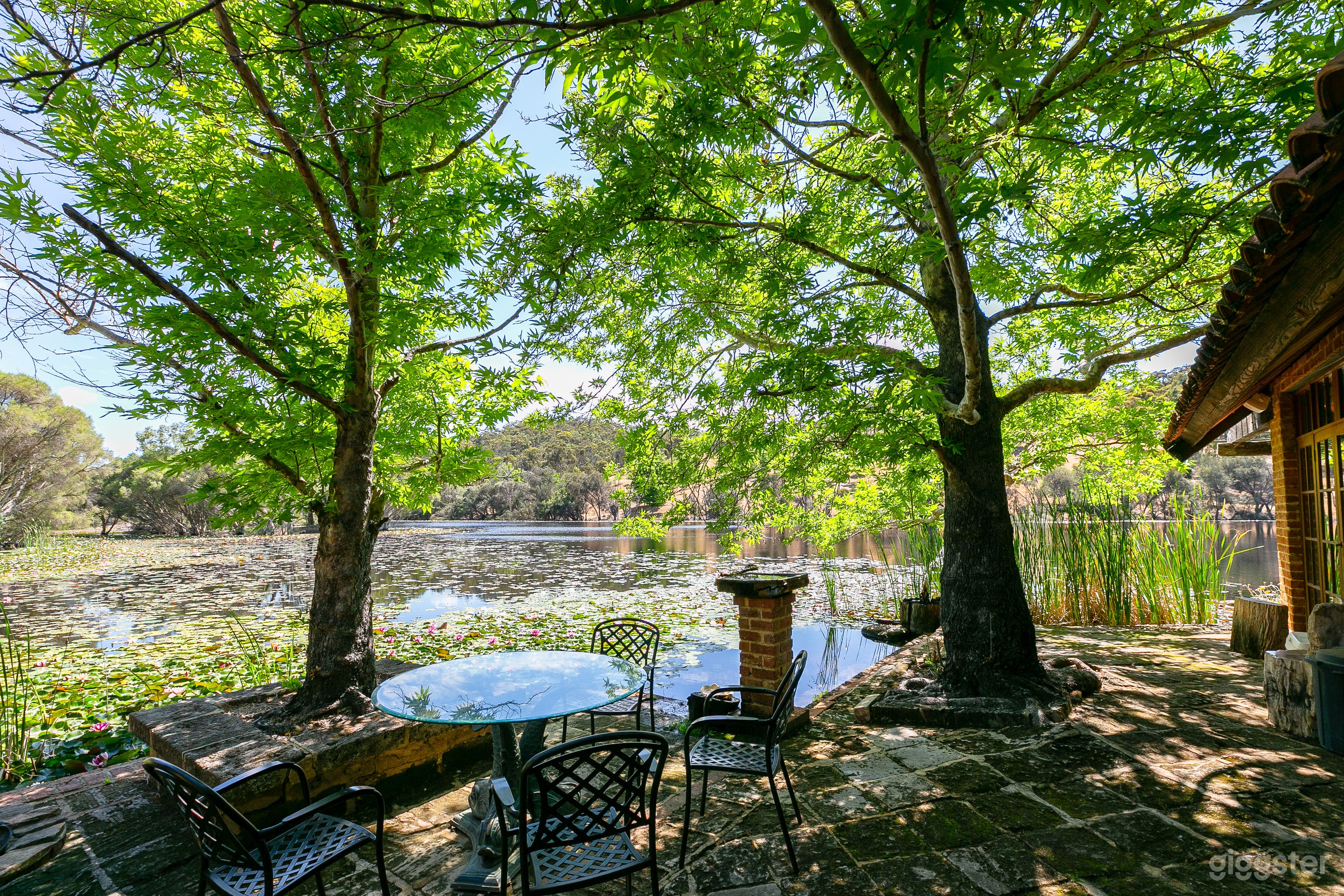 Secluded Lakeside Estate for Fashion and Photos Photo 2