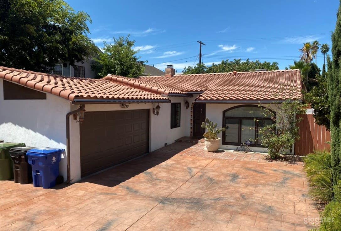 Beautiful Spanish Style Home w Vaulted Ceilings Photo 3