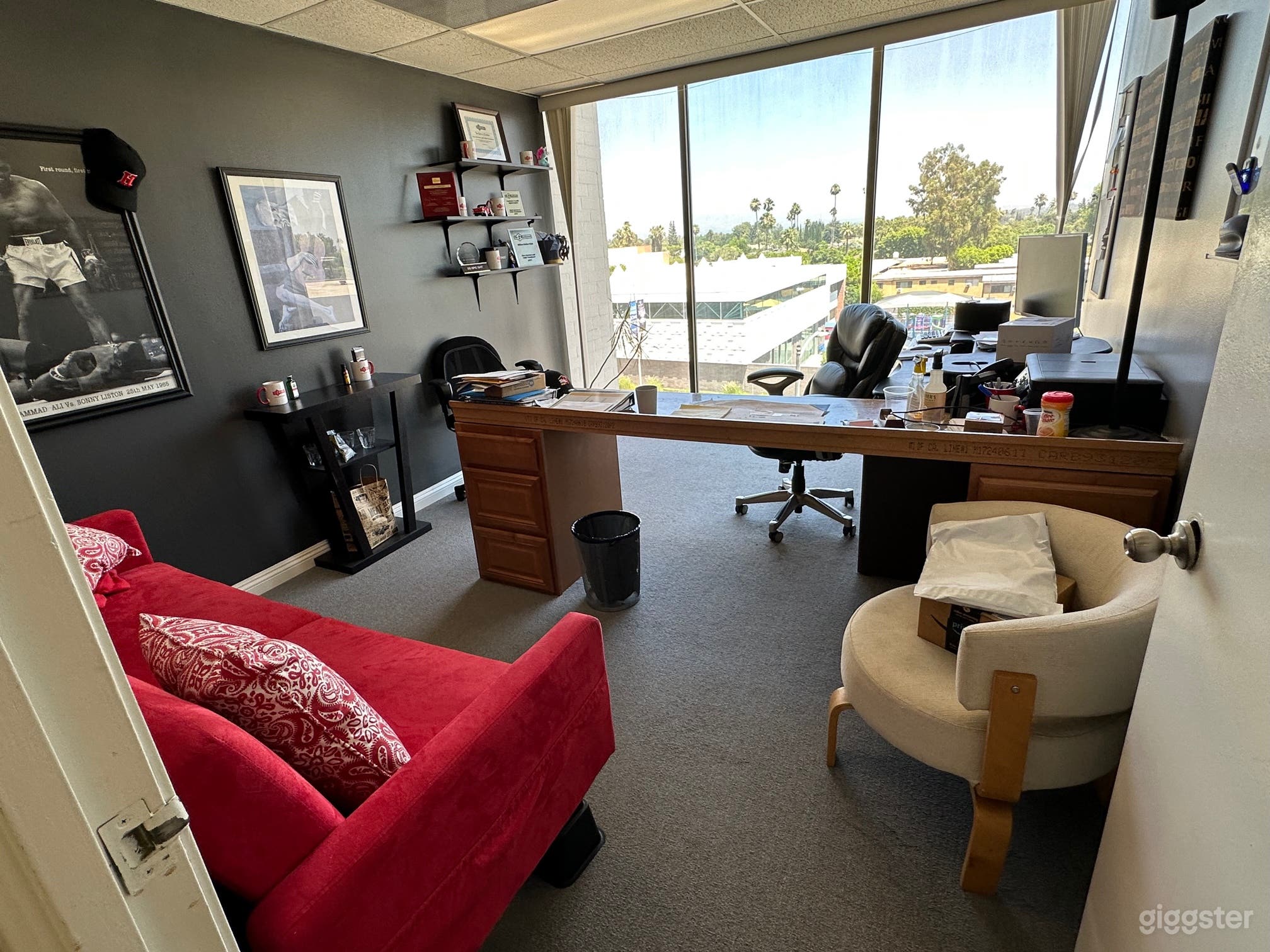 Great Multi-Office Space For Filming Photo 1