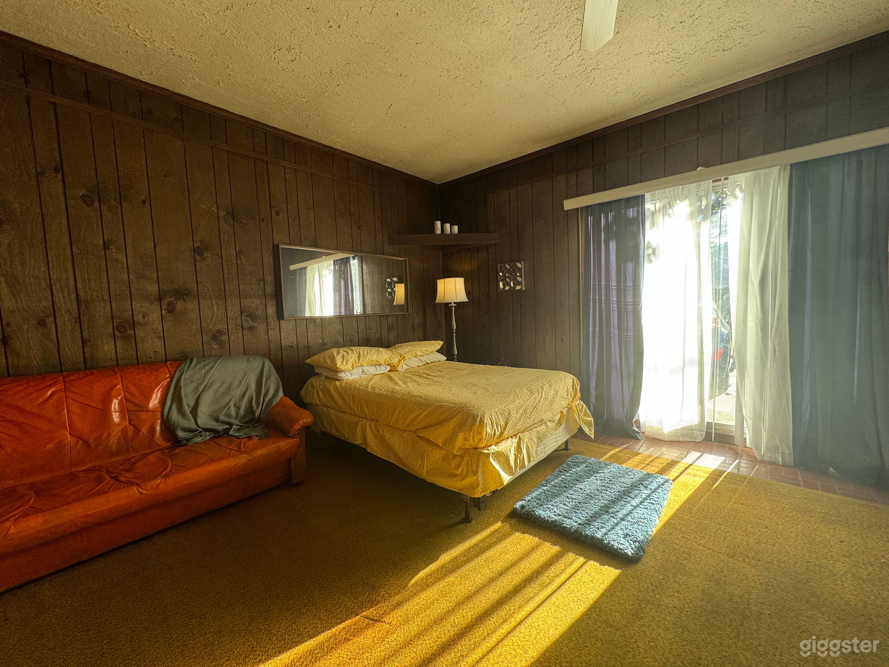 Retro Mid Century Home Photo 1